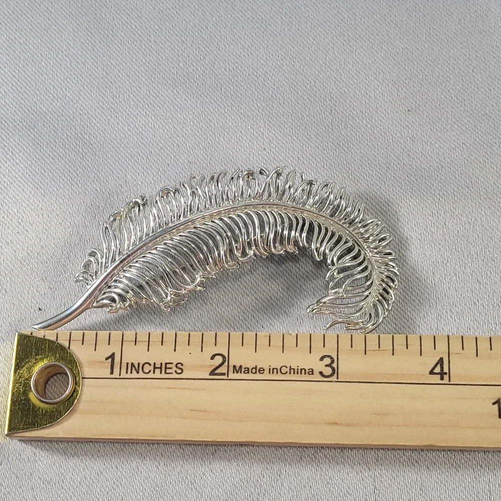 Coro‎ Pegasus Vintage Silver Tone Ostrich Quill Feather Brooch Pin 1806